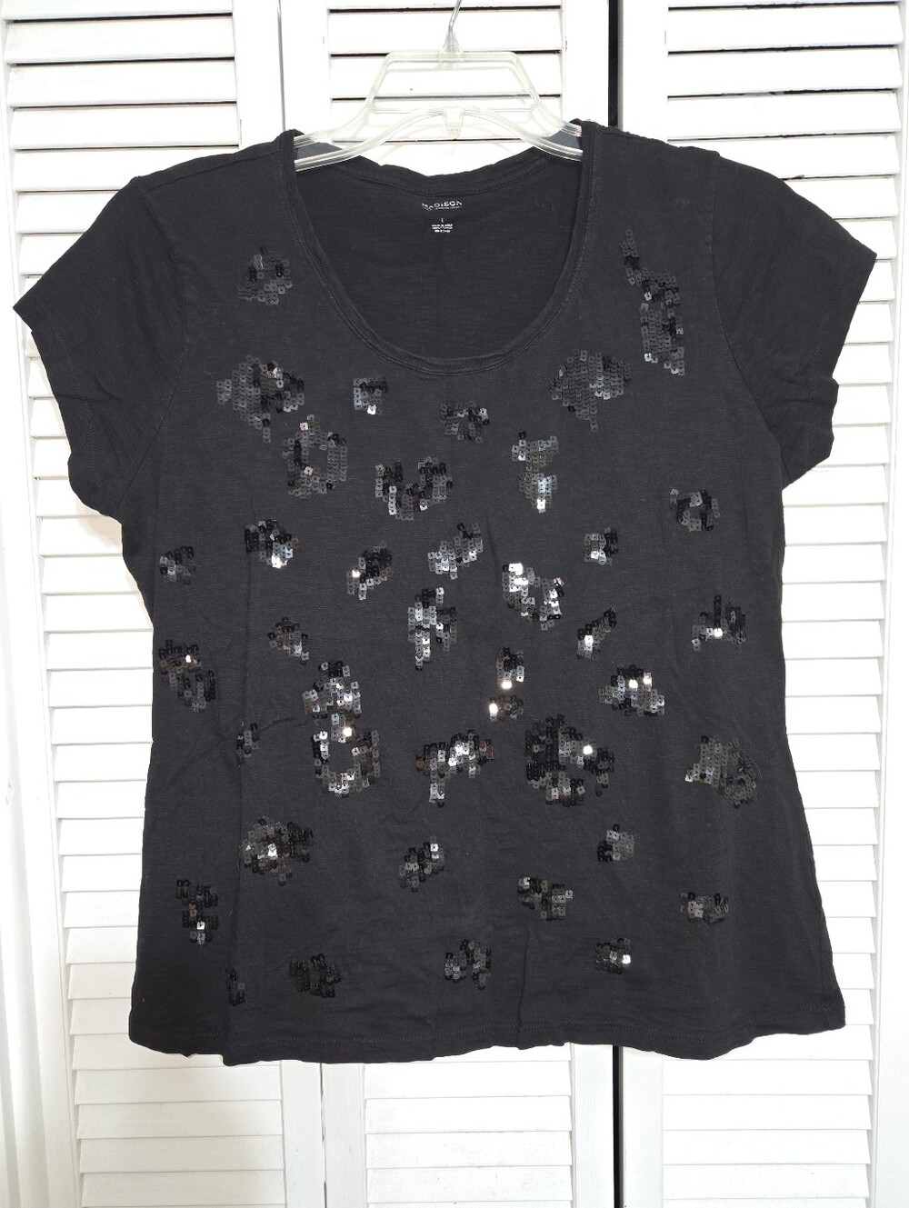 Madison Women's L Black Short-Sleeve Sequin Embellished Scoop Neck Cotton Tee